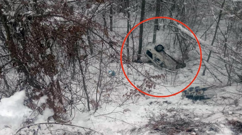 Karabük'te otomobil ağaçlık alana uçtu: CHP ilçe başkanı ve 4 kişi yaralandı