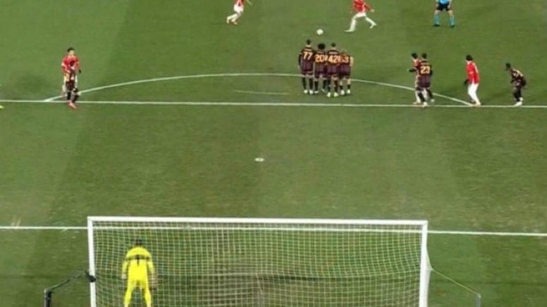 Muslera yediği frikik golü öncesi görüntüsü olay oldu