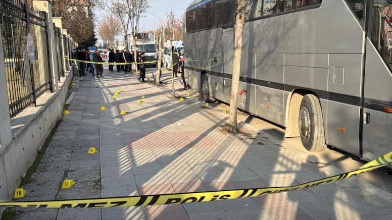 Afyonkarahisar'da dolmuş şoförleri birbirine girdi: Tüfek ve bıçaklı kavgada 2 kişi yaralandı