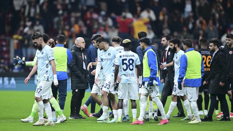 Dünya Adana Demirspor'u konuştu! 'Skandal'