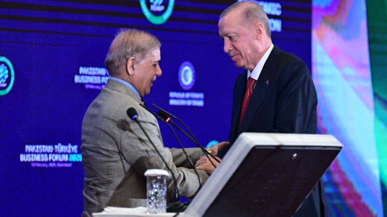 Erdoğan, Pakistan Başbakanı Şahbaz Şerif'le görüştü