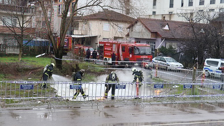 Kocaeli'nde zemin etüdü sırasında çıkan gazdan numune alındı
