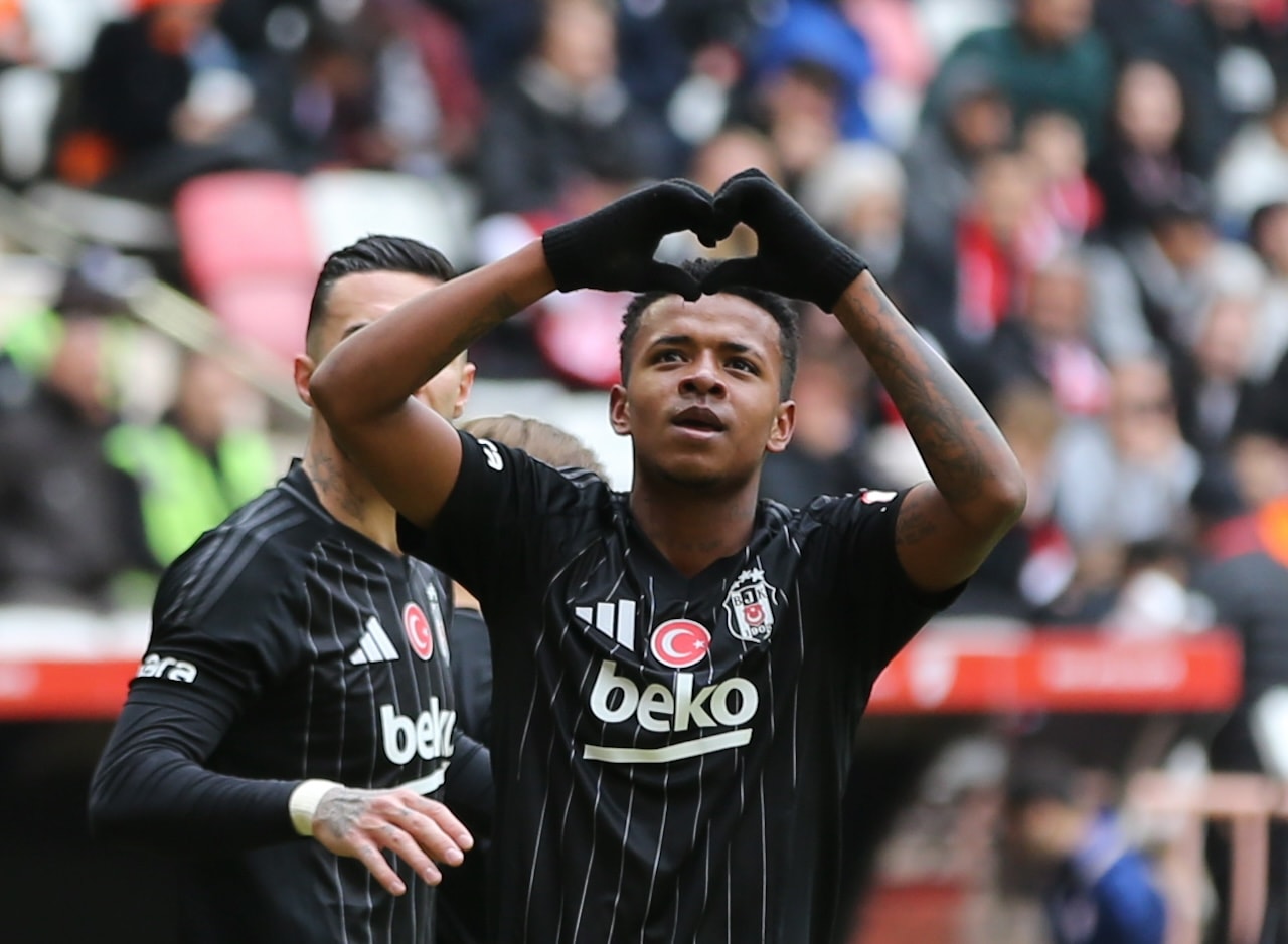 Beşiktaş 3’te 3 yaptı lider turladı