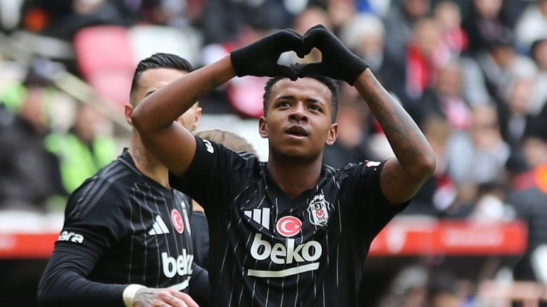 Beşiktaş 3’te 3 yaptı lider turladı