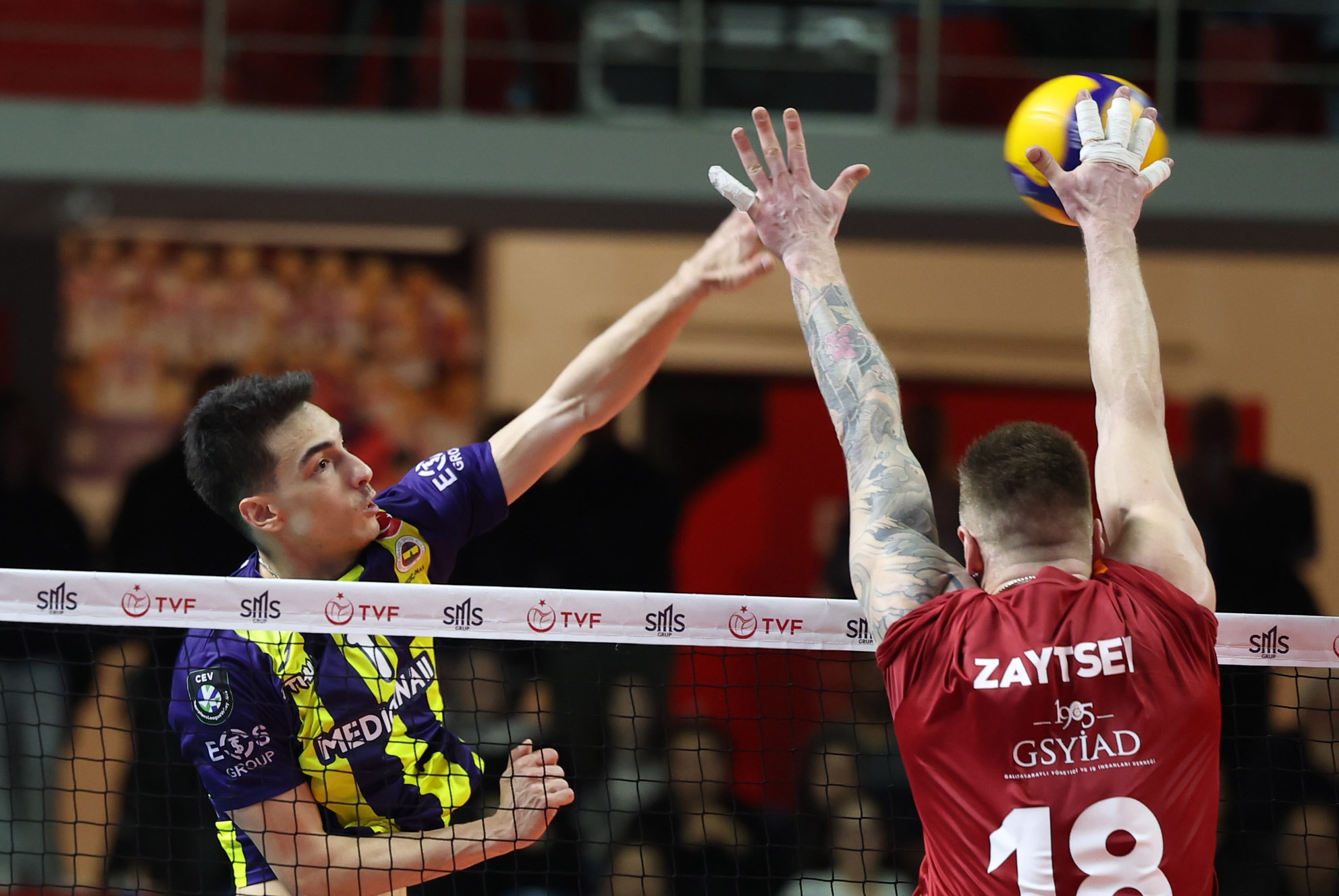 Fenerbahçe Medicana deplasmanda Galatasaray HDI Sigorta yendi