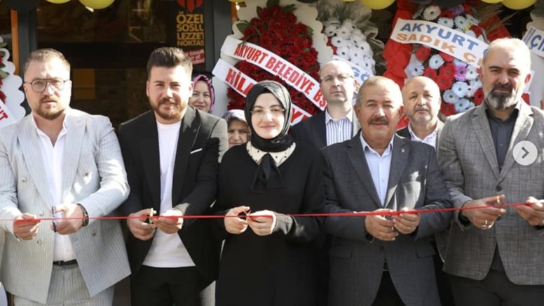 FETÖ operasyonu düzenlenen Maydonoz Döner'in açılışını AKP'li ve MHP'li isimler yapmış!