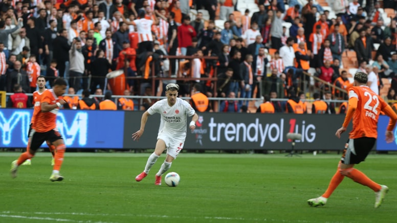 Ümraniyespor 10 kişiyle puanı kaptı