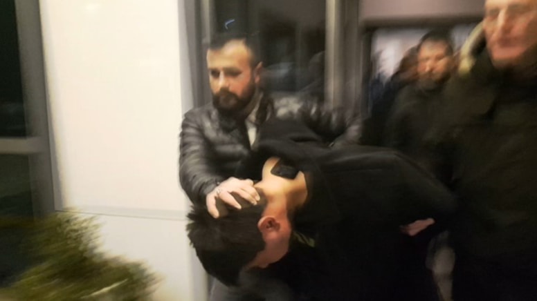 Afgan uyruklu şahıs, kardeşini ve yengesini öldürdü