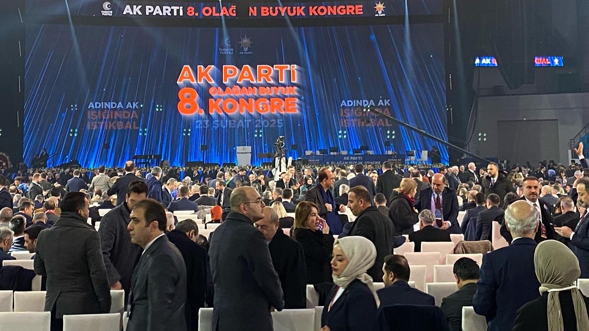 AKP'nin kongresine 10 parti katıldı