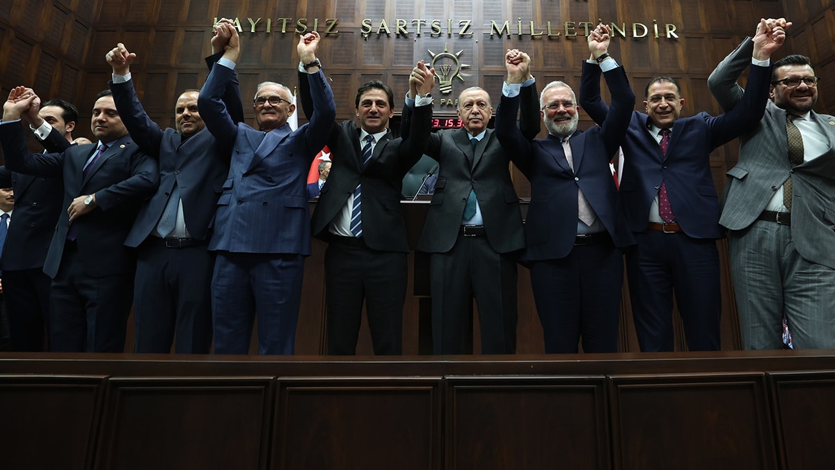 AKP'de kongre öncesi 10 yeni transfer