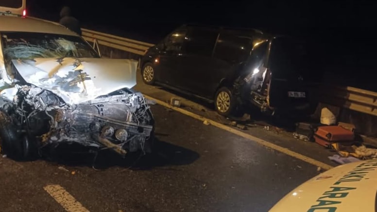 Aksaray'da patlayan lastiği değiştirenlere otomobil çarptı: 2 ölü, 7 yaralı