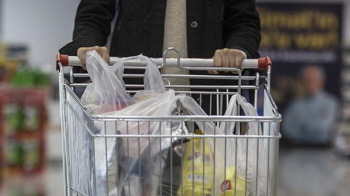 Rizeliler market alışverişine kayarak gidiyor: Gören şaşıp kalıyor