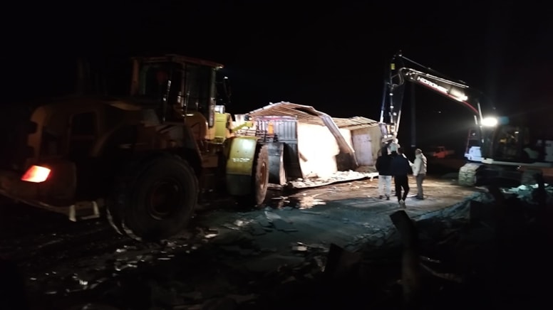 Mermer yüklü TIR devrildi: 1 yaralı