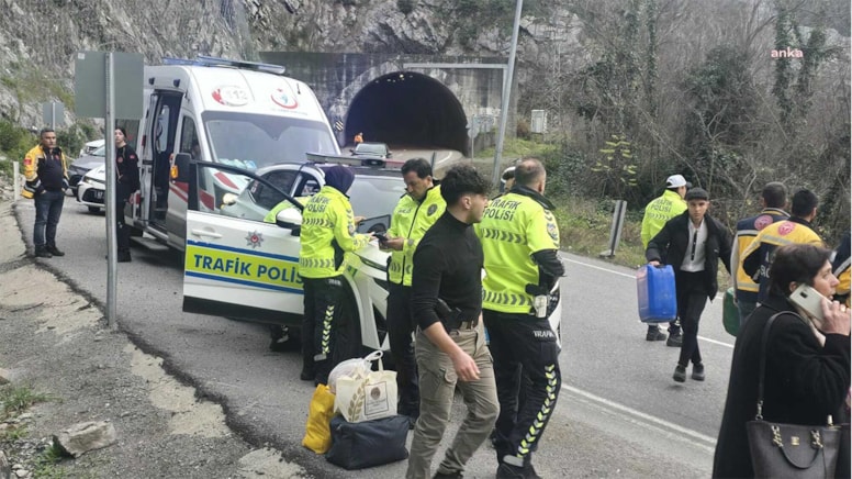 Yolcu otobüsü tünele çarptı: 3 kişi yaralandı