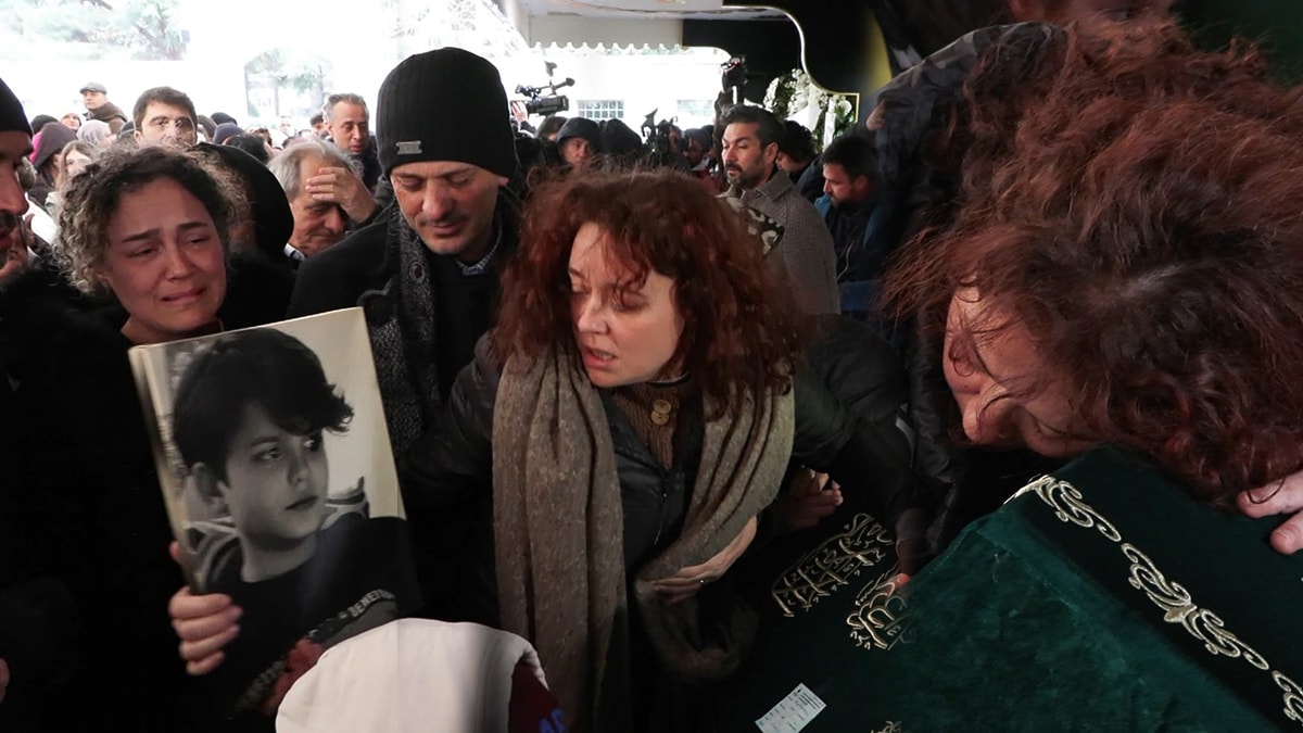 Kadıköy'de 2 serserinin bıçakladığı İtalyan şefin oğlu son yolculuğuna uğurlandı