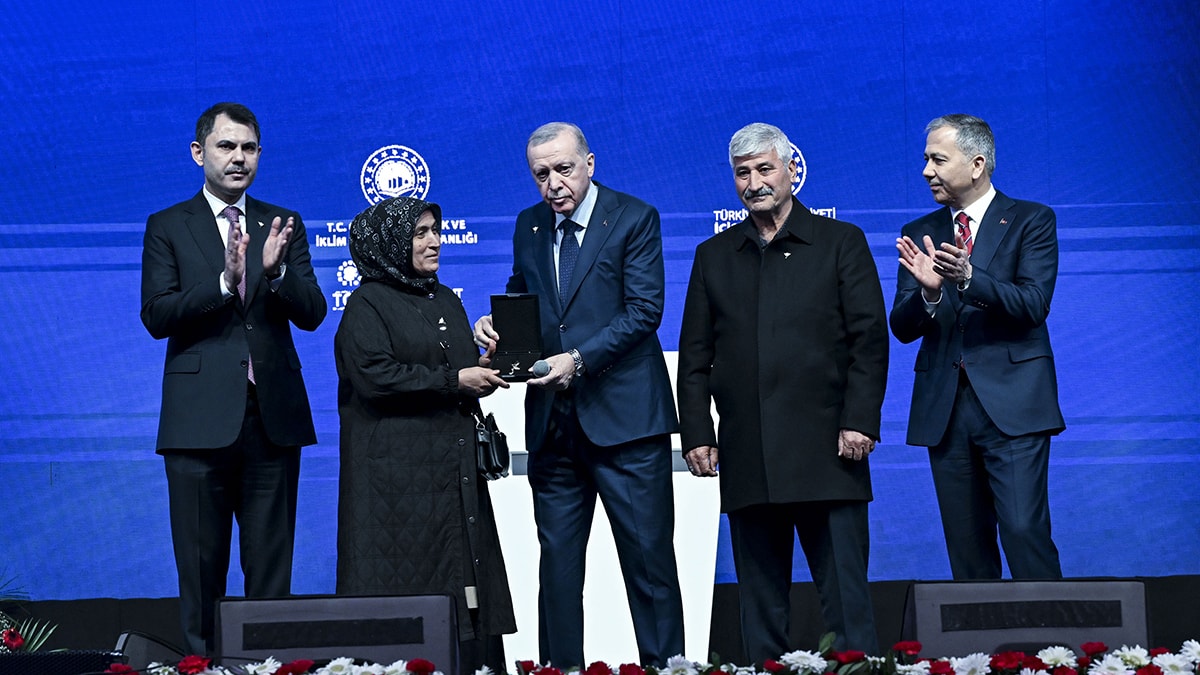 Erdoğan'ın depremzede anneyle diyaloğu tepki çekti