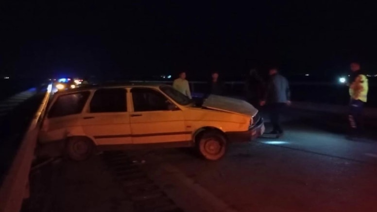 Adana'da iki araç çarpıştı, 4 kişi yaralandı