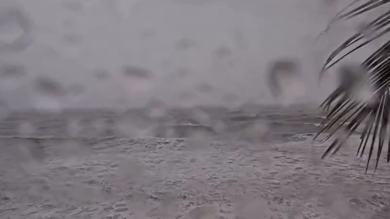 Fransa'nın Reunion Adası'nı kasırga vurdu