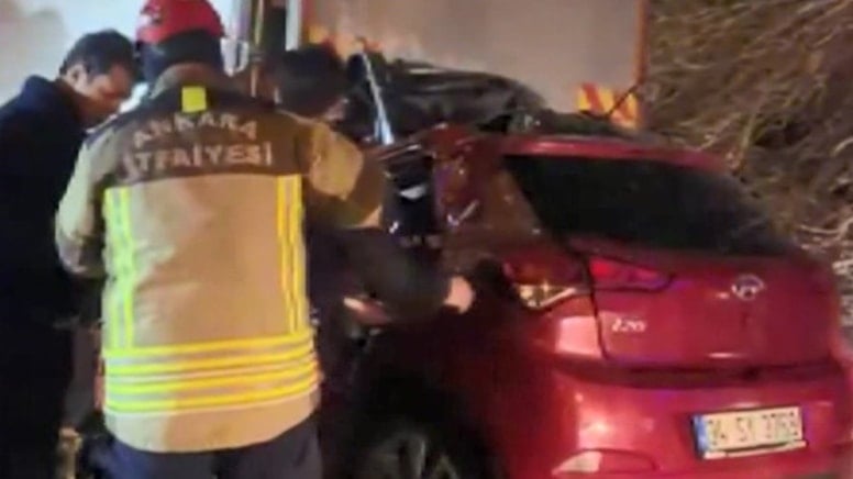 Ankara'da otomobil kağıt gibi katlandı: 1 ölü