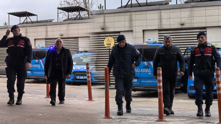 Bursa'da sokak ortasında dehşet: Müdür yardımcısını darbetti