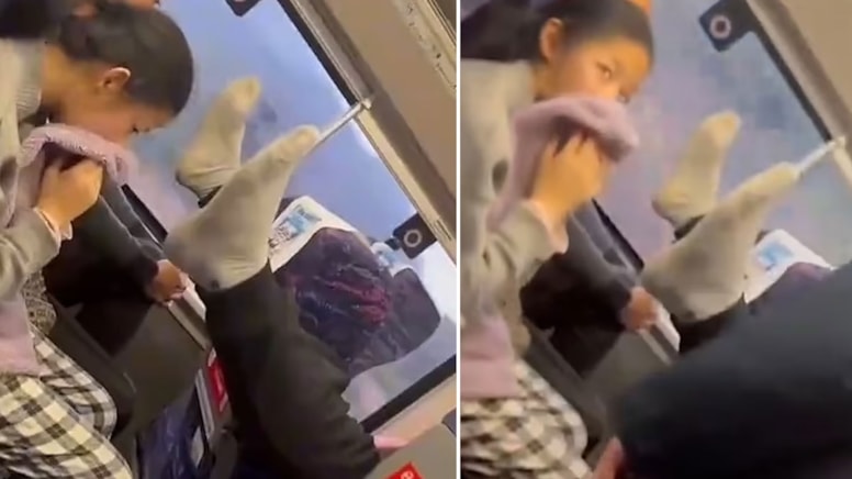'Yok artık' dedirten hadsizlik: Ayaklarını diğer yolcunun yüzüne dayadı