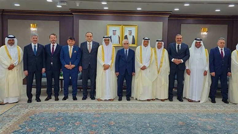 AYM Başkanı ve beraberindeki heyet, Katar’a gitti