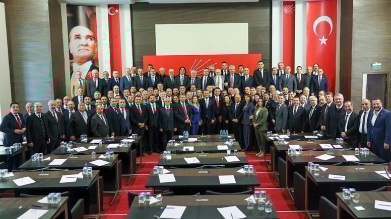 Özgür Özel, il başkanları ve belediye başkanlarıyla buluştu