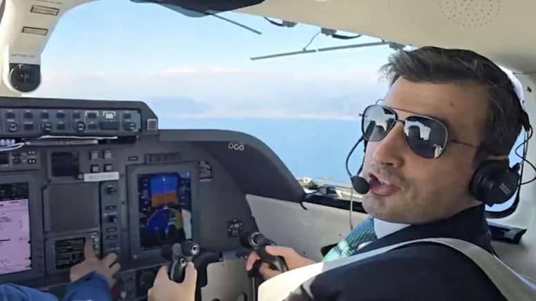 ‘Gökyüzü Ferrarisi’ne bindi İtalya’daki şirketine gitti!