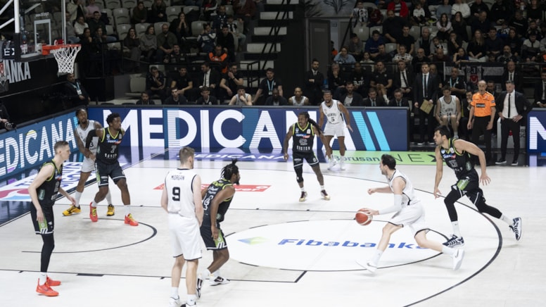 Beşiktaş Fibabanka '100'ledi