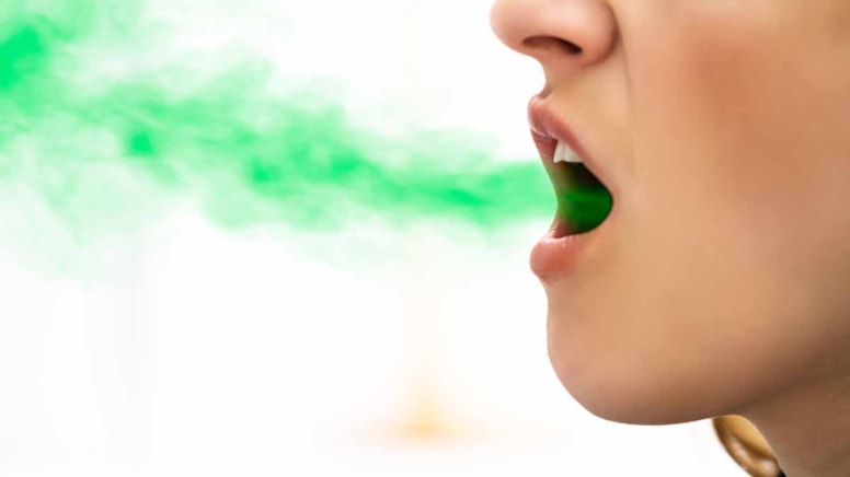 Diş hekimlerine göre ağızdaki bakterileri besleyen 8 yiyecek: Asla ısırmayın!