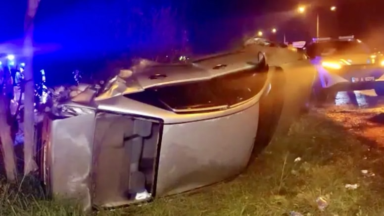 Bursa'da iki otomobil birbirine girdi: 1 ölü, 2 yaralı