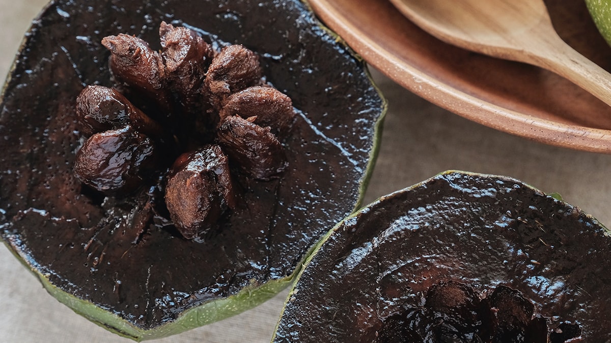 Meyvesi bol bol hasat veriyor, olgunlaşmamış hali balık zehri olarak kullanılıyor: Bir tanesi 150 liradan satılıyor