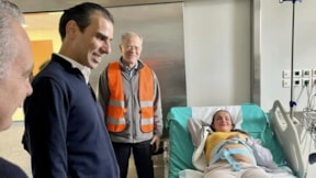 Yüzlerce depremin ortasında bebek dünyaya geldi