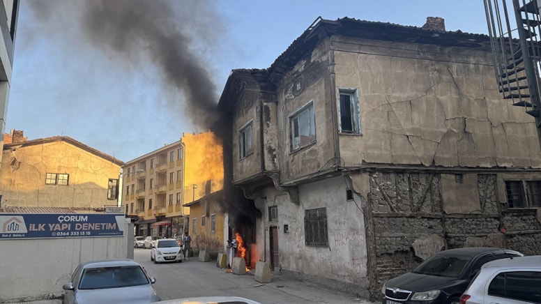 Çöp konteynerinde çıkan yangın ahşap evi az kalsın küle çevirecekti