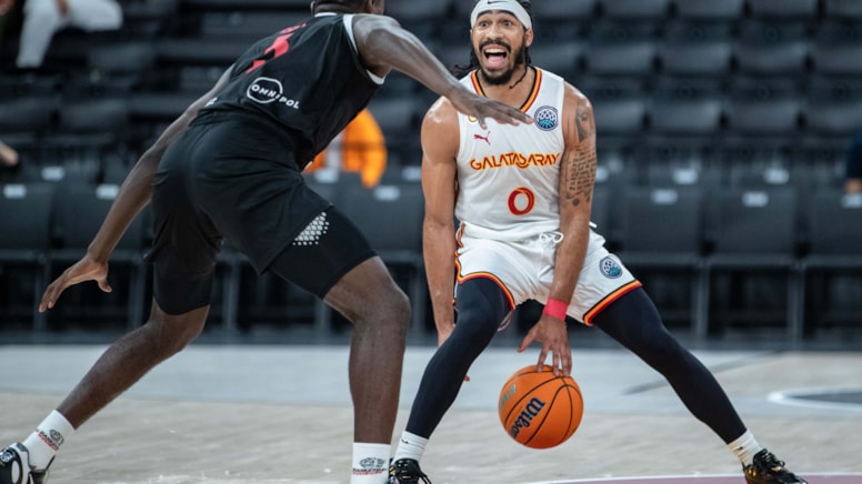 Galatasaray'dan Livingston'ın sakatlığı hakkında açıklama