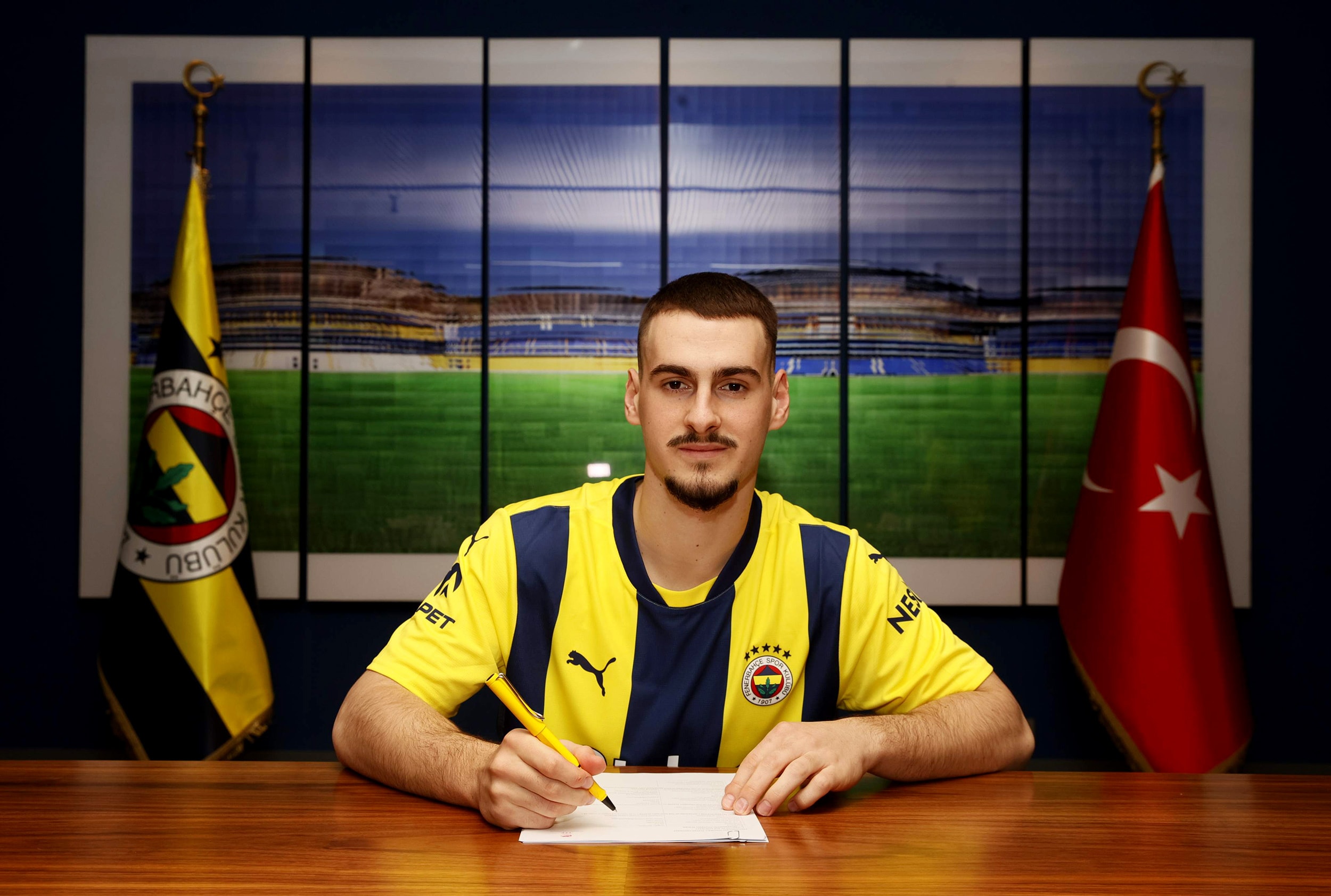 Fenerbahçe'nin yeni transferi kiralık gitti