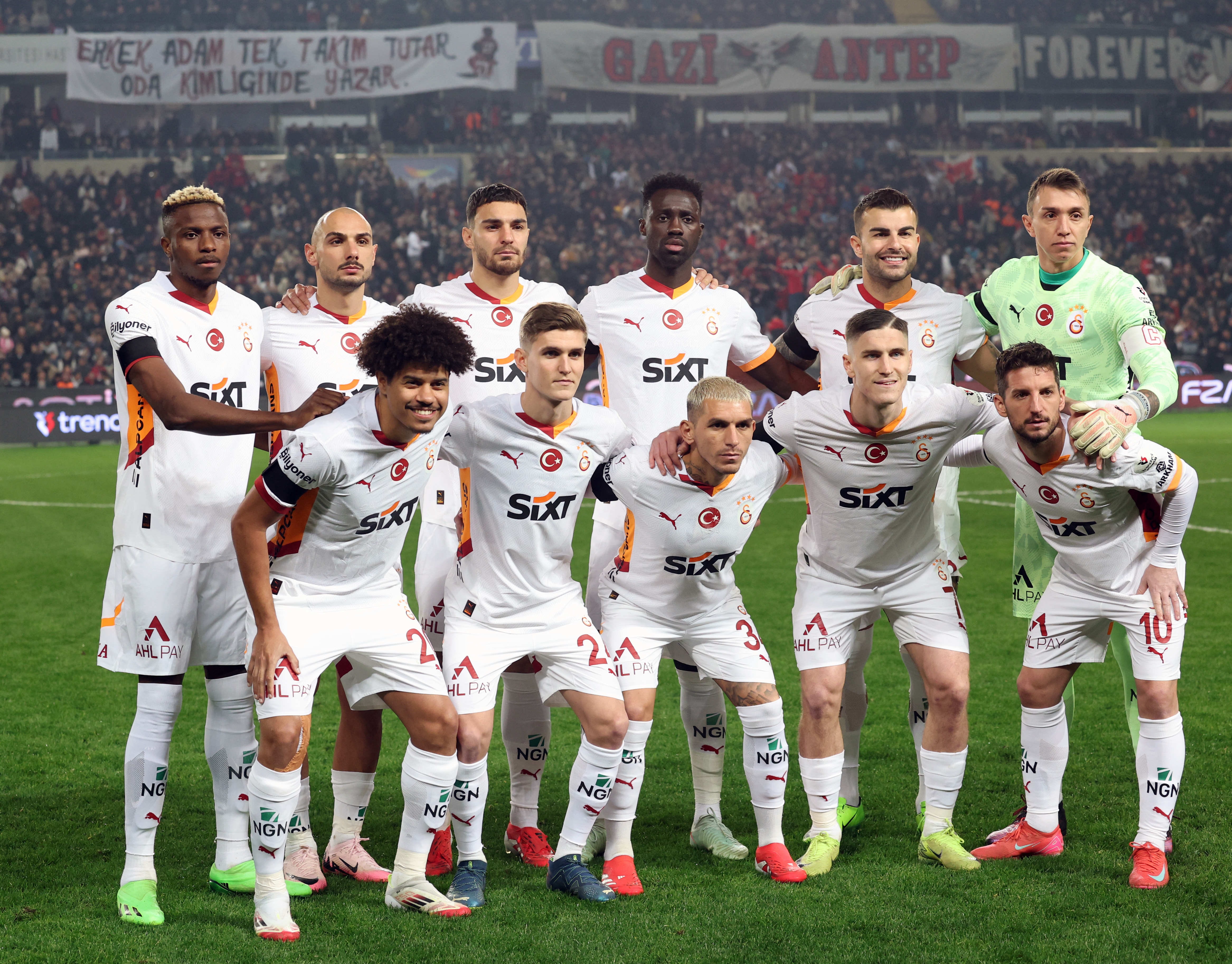 Galatasaray'da dört futbolcu cezalı duruma düştü