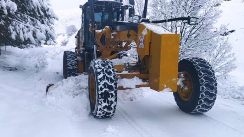 Kardan kapanan 113 köy yolu ulaşıma açıldı