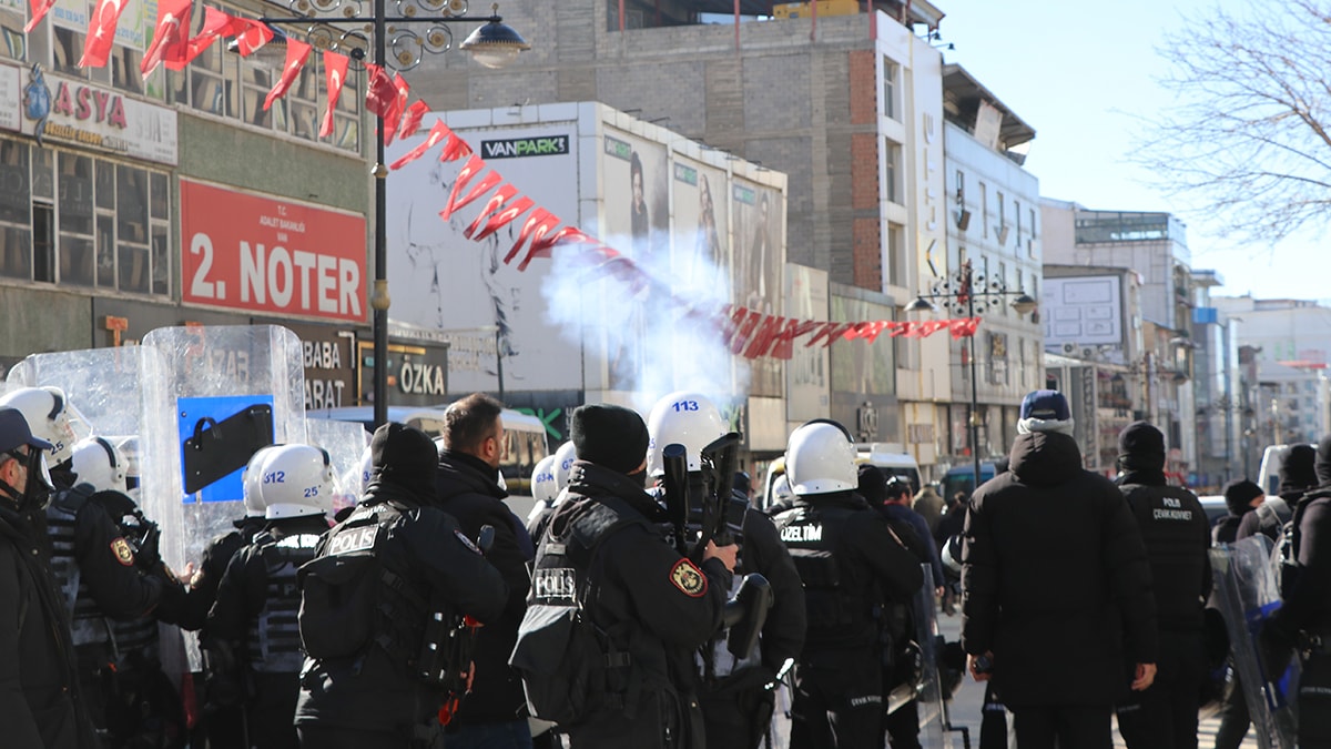 Van'daki kayyum protestosuna polis müdahalesi
