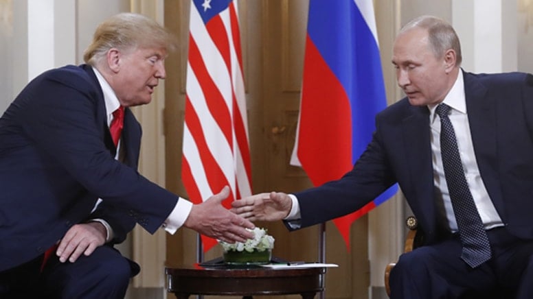 Trump'tan Zelenskiy ile zirvesi öncesi Putin ile kritik görüşme