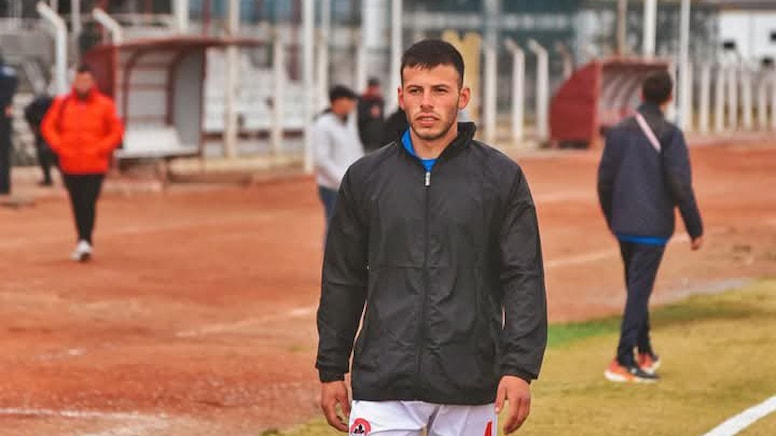 Karaciğerini bağışlamak için futbola veda etti