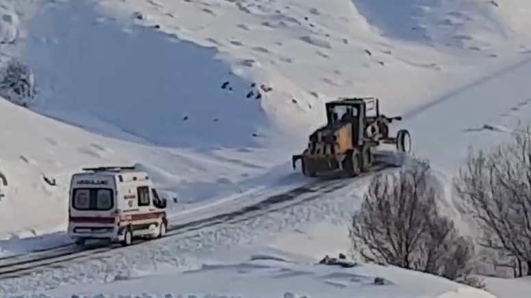 Elazığ'da hastaya ulaşmak için ekipler seferber oldu