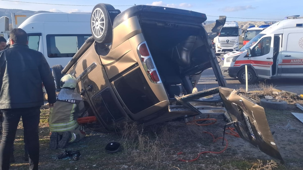 Ankara'da feci kaza: 6'sı öğrenci 8 yaralı