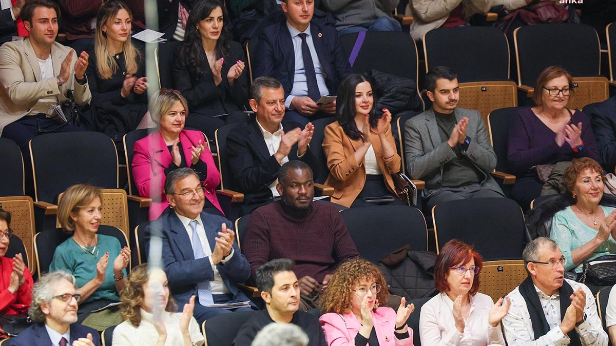 CHP lideri Özgür Özel Senfoni Orkestrası dinletisine katıldı