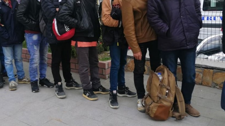 13 Afganistanlı ile Pakistanlı yakalandı