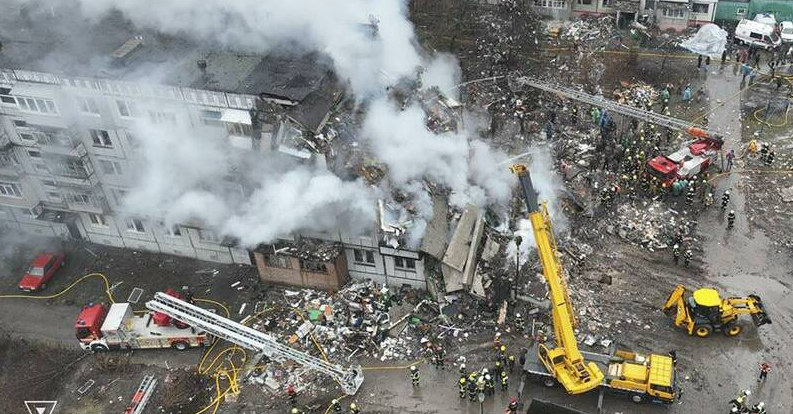 90'dan fazla sivil enkaz altında: Yatılı okulu kim vurdu?