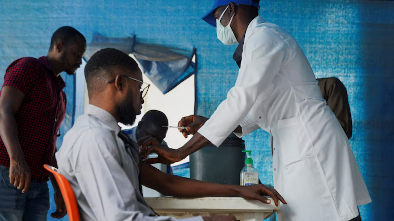 Ülkeyi etkisine alan ölümcül hastalığa karşı aşılama süreci başladı