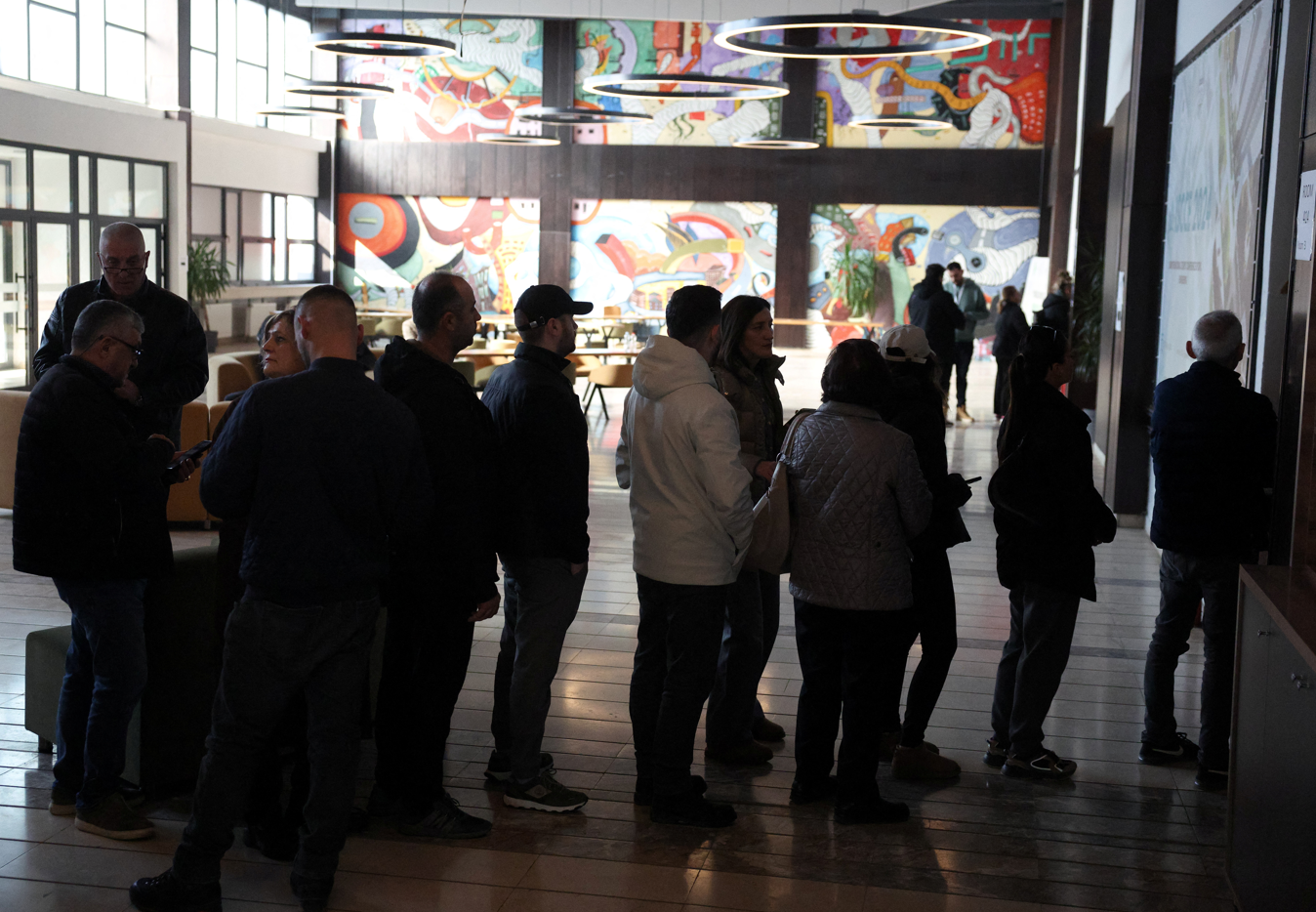 Kosova'da seçmenler sandığa gitti