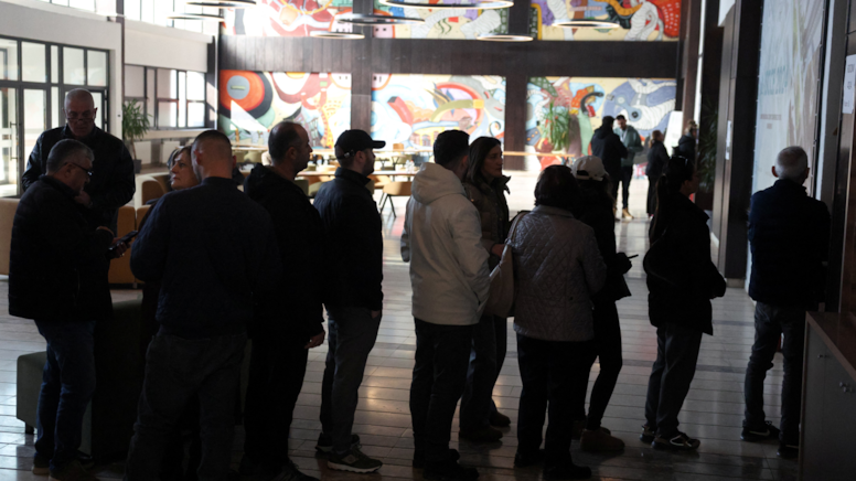 Kosova'da seçmenler sandığa gitti