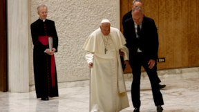 Papa Francis, hastaneye kaldırıldı